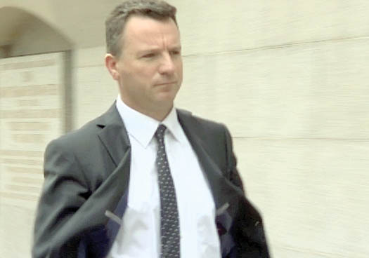 ‘Bullying’ locksmith is jailed for 4 years – Mark Makowski targeted vulnerable locked out of their homes news090310_02