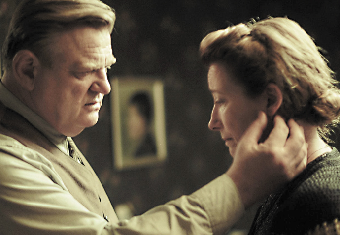 Emma Thompson and Brendan Gleeson_Alone in Berlin