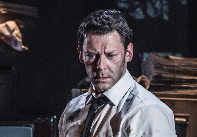 Review: Ink, at Almeida Theatre Richard Coyle credit Marc Brenner (2)