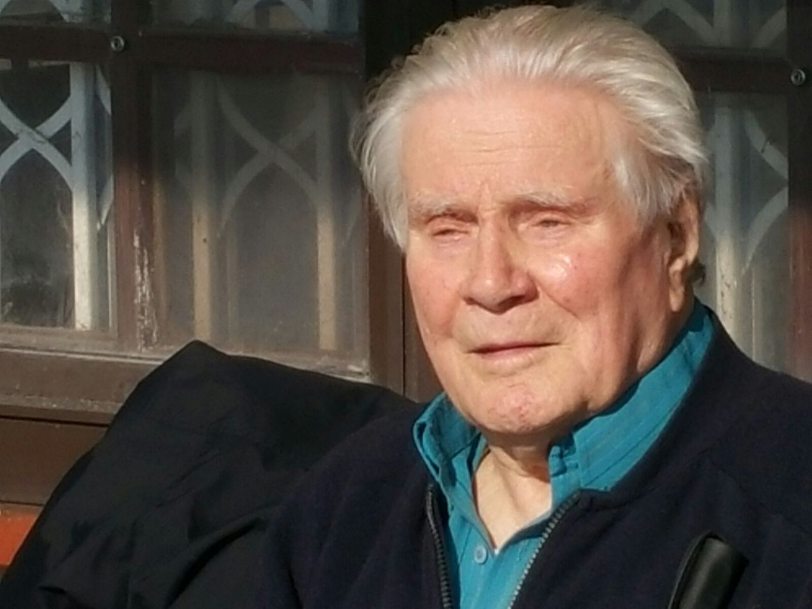 Former SAS paratrooper Ted Green honoured with bench at Talacre Gardens