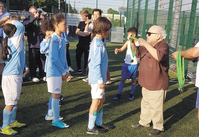 Hollywood moment for footballers! Danny De Vito-Two.JPG