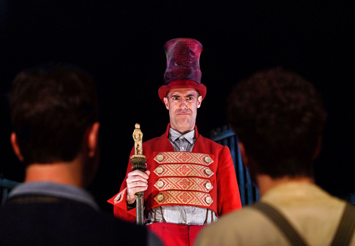 Tom Jude Tall Stories in Wilde Creatures at the Vaudeville Theatre. © Tall Stories.