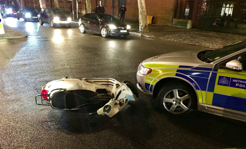 Police use ‘stingers’ and ‘tactical contact’ to force moped suspects off the road Screen Shot 2018-02-06 at 15.59.24