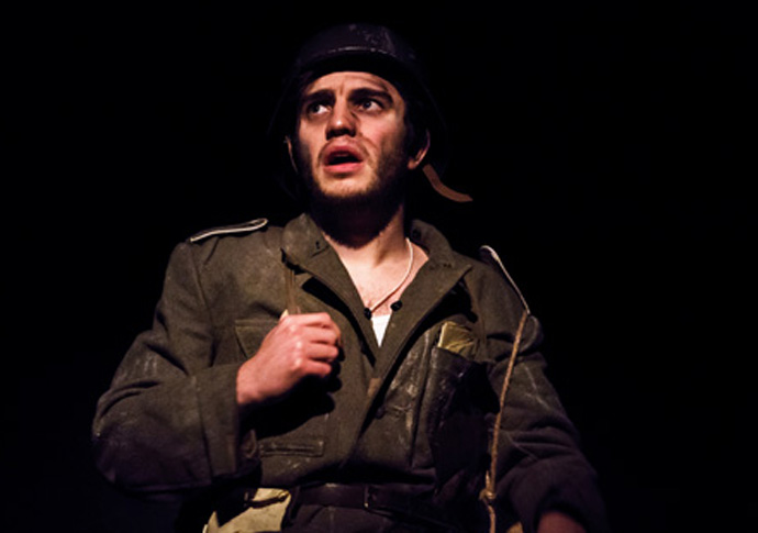 Review: Somewhere a Gunner Fires, at King’s Head Theatre (c) Alex Brenner