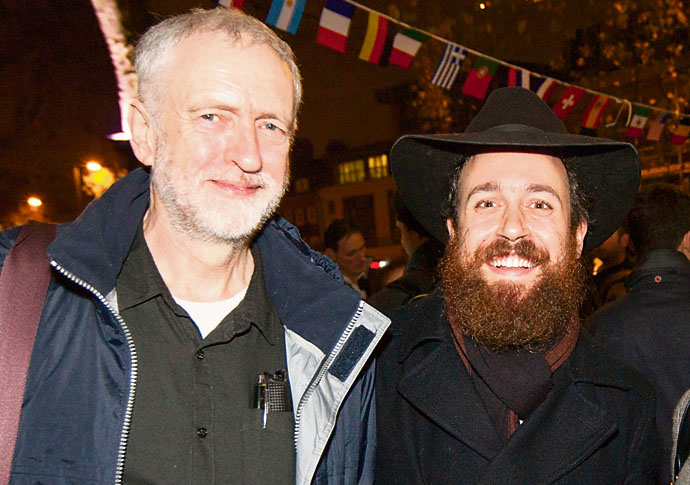 Chanukah_Rabbi Mendy Korer with Jeremy Corbyn and Emily Thornberry in Islington Green_credit Jeremy Freedman 2015 _54