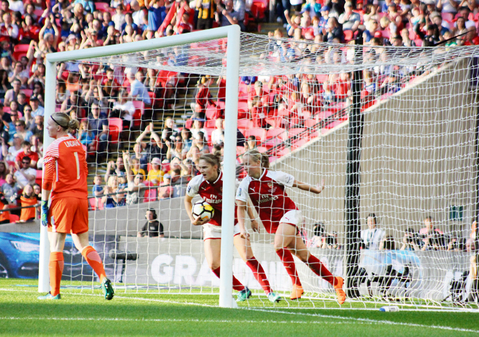 Cup final joy for Hayes in ‘great advert for the game’ Arsenal player race to get the ball back after scoring - Etoe-9