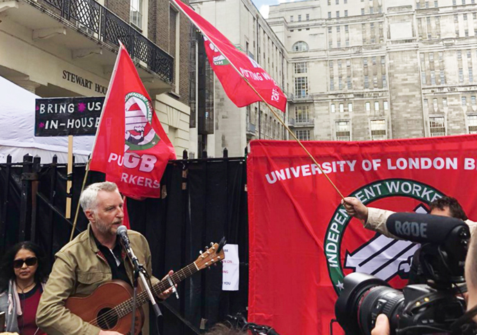 Billy backs outsourced university workers Billy Bragg senate house