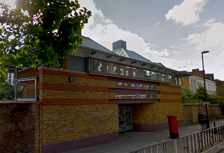 primary-school-introduces-no-shoes-rule-westminster-extra