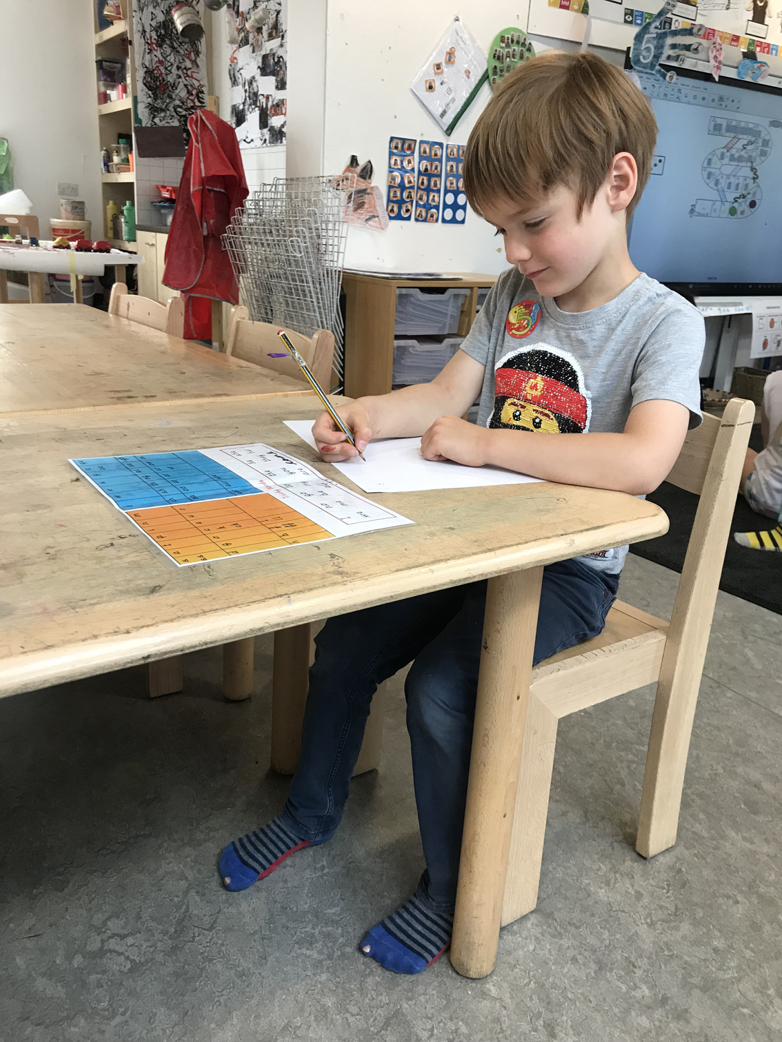 primary-school-introduces-no-shoes-rule-westminster-extra