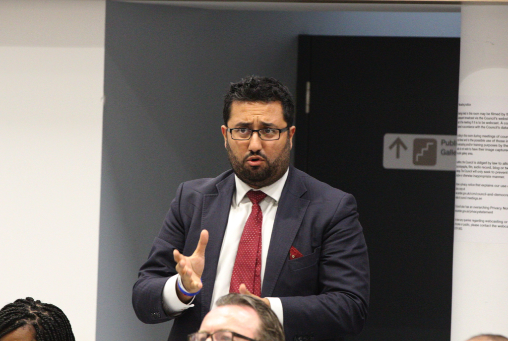 Roma Rishi Camden considers ‘Section 35' orders to break up Roma rough sleepers ...