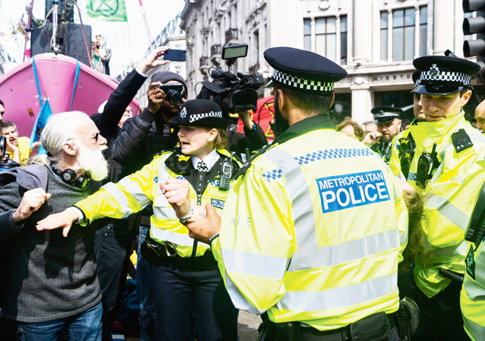 Extinction Rebellion 02-boat