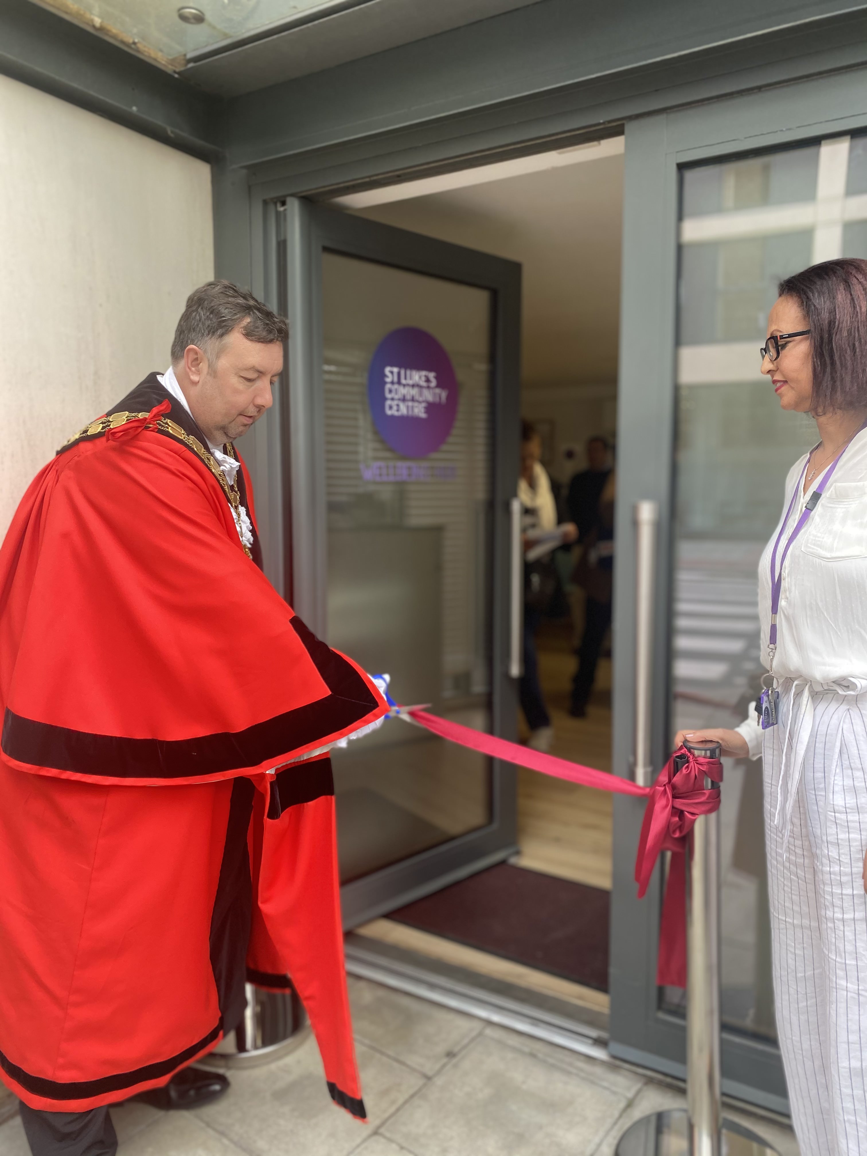 ‘Hub’ to tackle social isolation Mayor visits Wellbeing Hub