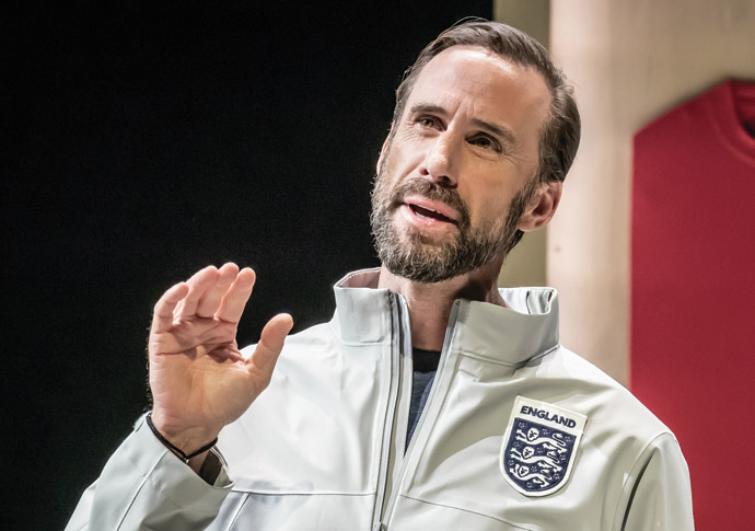 Joseph Fiennes (Gareth Southgate) in Dear England at the National Theatre. Photo by Marc Brenner 0101