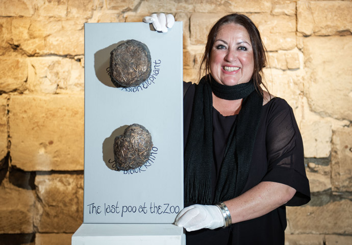 The dung thing Tracey Lee_poo exhibition_photo Charlotte Levy