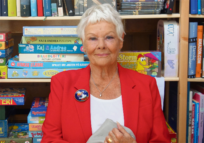 Theatre honours Dame Judi judi dench